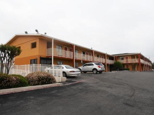 Days Inn & Suites by Wyndham Arlington Near Six Flags