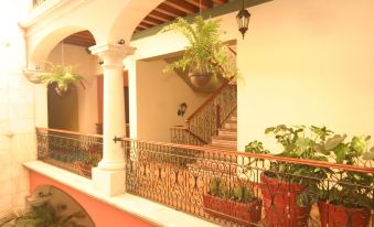 Hotel Cantera Real