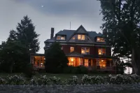B. F. Hiestand House Bed & Breakfast