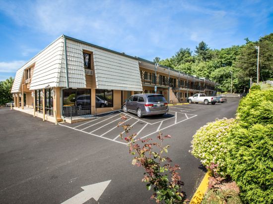 Econo Lodge Biltmore