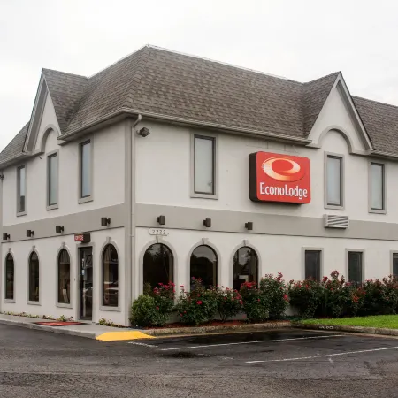 Studios & Suites 4 Less Chesapeake