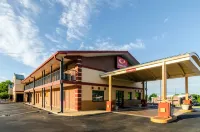 Econo Lodge Inn & Suites I-35 at Shawnee Mission Hotels near Antioch Park