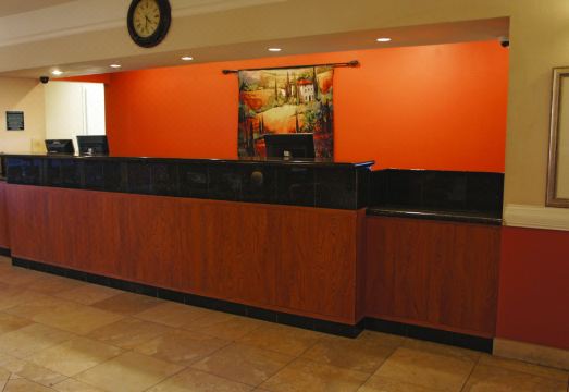 라 퀸타 인 & 스위트 미션 앳 웨스트 매캘런