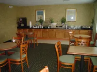 La Quinta Inn & Suites by Wyndham Fort Smith - breakfast