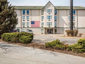 Rodeway Inn & Suites Near Outlet Mall - Asheville