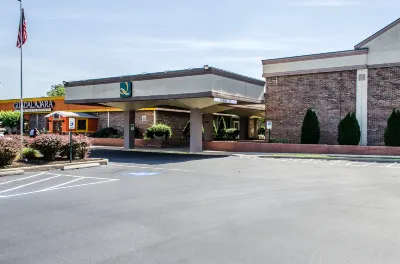 Quality Inn & Suites Hôtels à : Spry