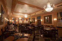 Ambassador Hotel Milwaukee, Trademark Collection by Wyndham - breakfast