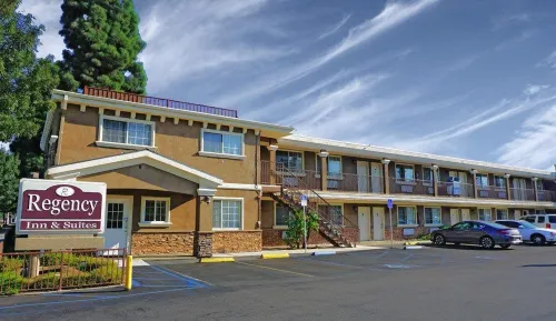 Regency Inn & Suites Downey فنادق في Downey