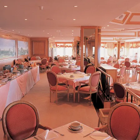 Carcavelos Beach Hotel