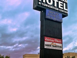 Grand Texan Hotel and Convention Center