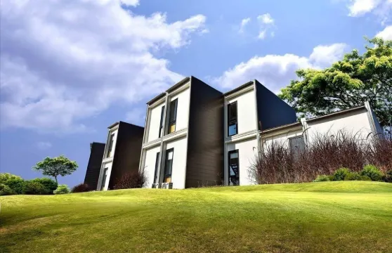 濱佳蘭湖景露台度假酒店