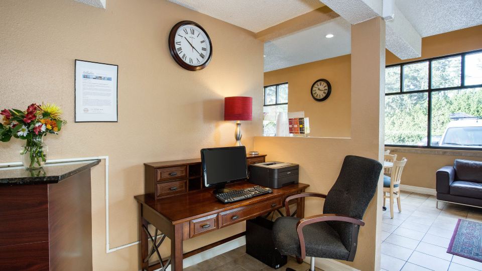 MorningGlory Inn & Suites
