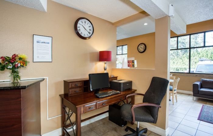 MorningGlory Inn & Suites