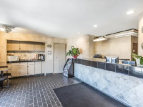 Country Inn & Suites by Radisson, Monterey Beachfront-Marina, CA Hotels in Marina