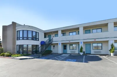 Good Living Inn Отели в г. Сан-Карлос