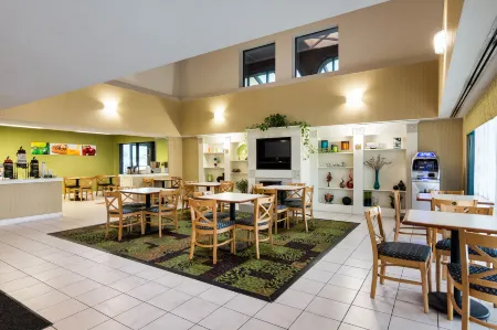 Rodeway Inn at Fort Lee