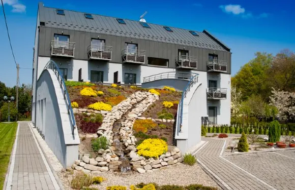 潘斯由那特之由代樂可酒店