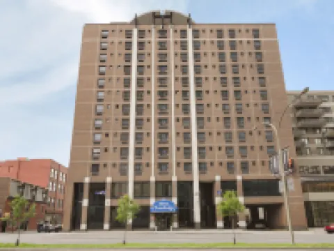 Travelodge by Wyndham Montreal Centre โรงแรมใกล้ย่านเมืองเก่ามอนทรีออล