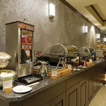 DoubleTree by Hilton Hotel & Suites Victoria