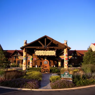 Great Wolf Lodge Niagara Falls Hotels near Whirlpool Aero Car