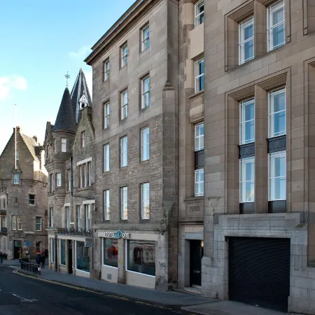 Motel One Edinburgh-Royal Отели рядом с достопримечательностью «Собор Сент-Гайлз»