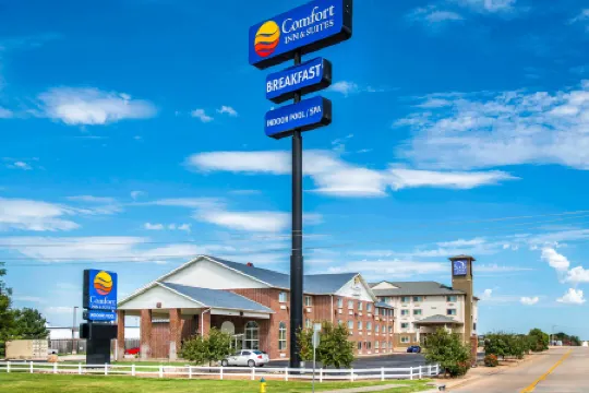 Comfort Inn & Suites Hays I-70