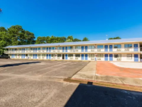 HomeTowne Studios by Red Roof Orange, TX Hotels in Orange