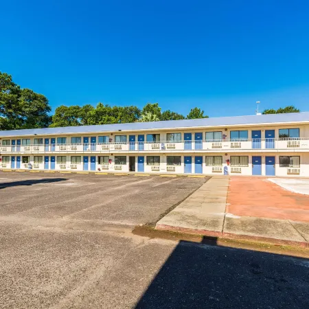 HomeTowne Studios by Red Roof Orange, TX