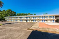 HomeTowne Studios by Red Roof Orange, TX