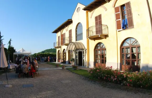 阿格里圖裡斯莫特納塔羅馬納酒店