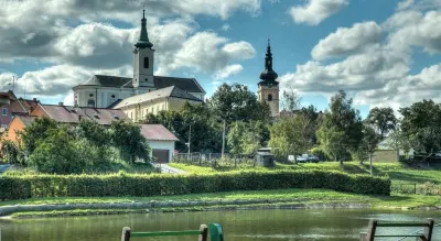 Hotel Alster Hotels in der Nähe von Magnetický kopec Hřebeč