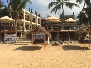 Sapphire Seas Beachfront Hotel