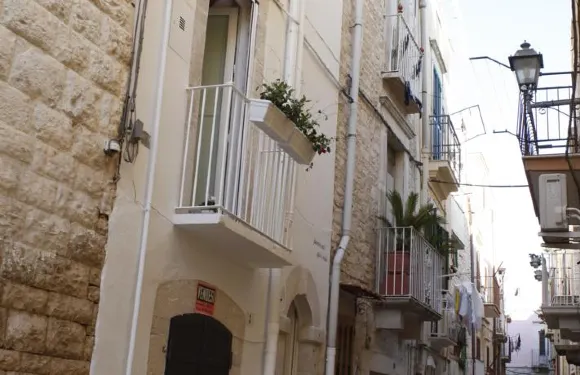 普利亞克勞迪雅酒店