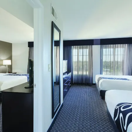 La Quinta Inn & Suites by Wyndham Anaheim