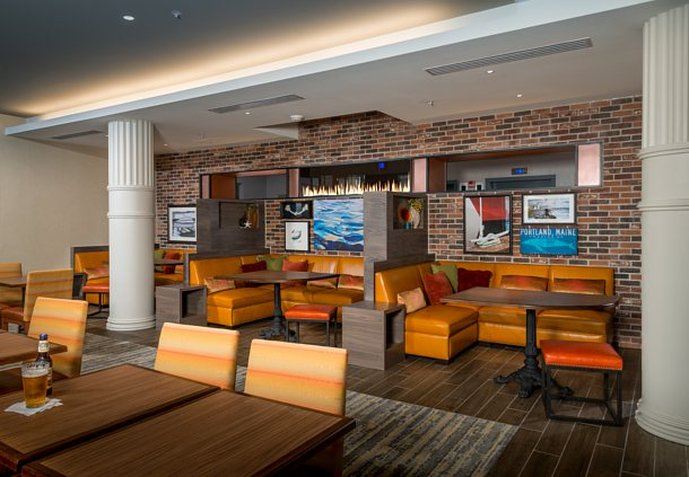 Courtyard By Marriott Portland Downtown Waterfront Portland Updated 2021 Price Reviews Trip Com