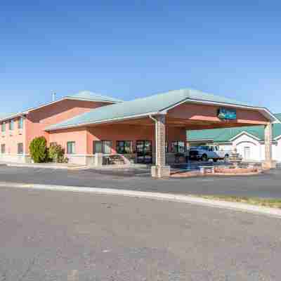 Quality Inn Delta Gateway to Rocky Mountains Hotel Exterior
