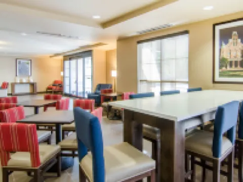 コンフォート イン & スイーツ リンチバーグ エアポート - ユニバーシティ エリア リンチバーグのホテル