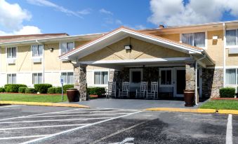 Rodeway Inn & Suites Jacksonville Near Camp Lejeune