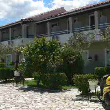 Alexandros Studios Apartments Hotel Exterior