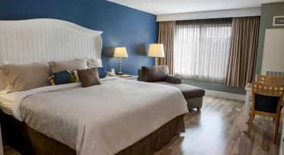 King Room with Village View Watkins Glen Harbor Hotel Photo