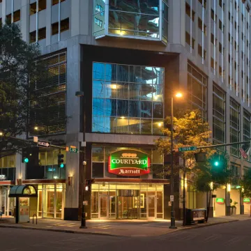 Courtyard Charlotte City Center Hotels near Bank of America Stadium