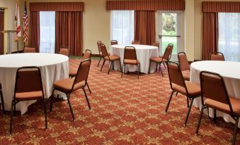 Holiday Inn Express & Suites Spring Hill