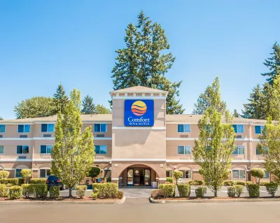 Comfort Inn & Suites Bothell – Seattle North Hotels near The Park at Bothell Landing