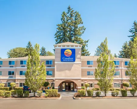 Comfort Inn & Suites Bothell – Seattle North Отели рядом с достопримечательностью «Leviton Network Solutions»