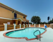 Quality Inn & Suites Granbury - Pools