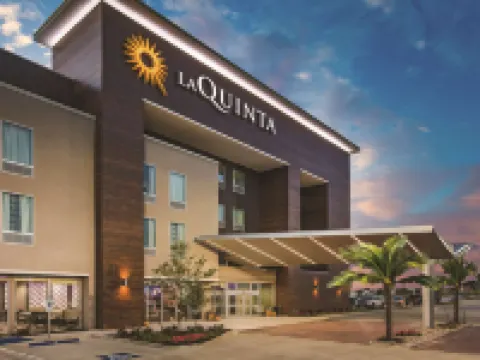La Quinta Inn & Suites by Wyndham Dallas Plano - the Colony Hotels in The Colony