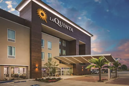 La Quinta Inn & Suites by Wyndham Dallas Plano - the Colony Отели в г. Колони
