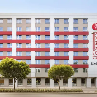 Ramada Plaza by Wyndham Izmir Hotels near İzmir Historical Elevator Building