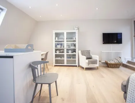 Stylish Wood Street Apartment - Housity