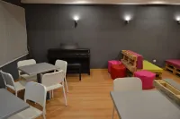 Mola! Hostel Burgos Hotels in Villagonzalo Pedernales